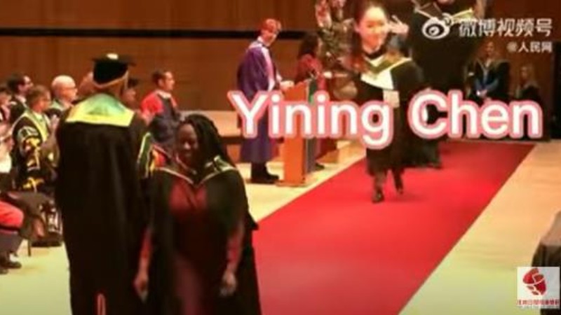 中国留学生毕业典礼上空翻登场，火爆网络（内附视频）！